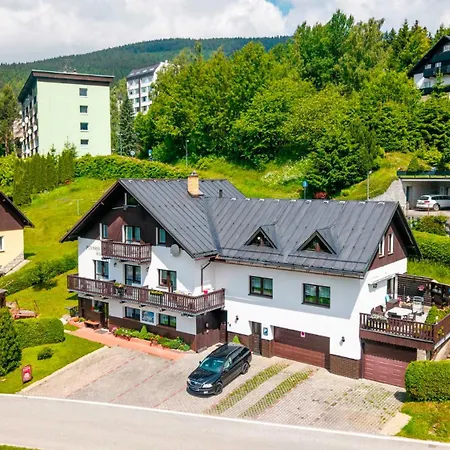 Kubat Gæstehus 3*